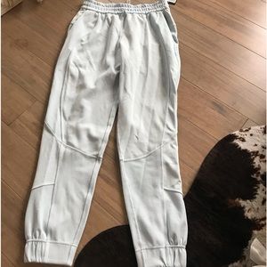 LOW PRICE MOVING- LULULEMON LIMITED EDITION JOGGERS
